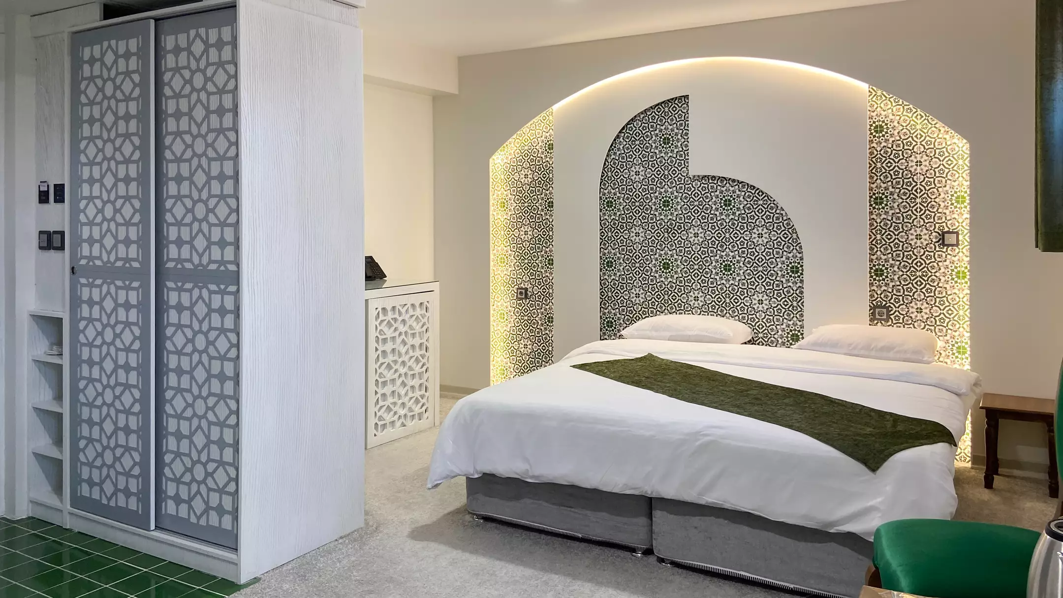 Alibaba https://cdn.alibaba.ir/ostorage/hotel-accommodation-images/6704df2b76f5bf0b3af6304a_4db062f0-7d2e-49d6-92f2-ef5ce1dd2682_سه تخته پنجره دار (2).webp